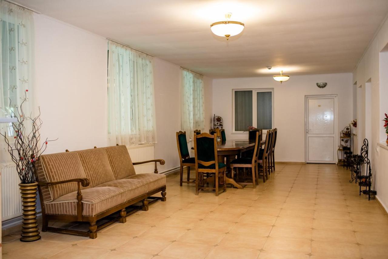 Hotel Marion Poiana Dumbraveni  Екстериор снимка